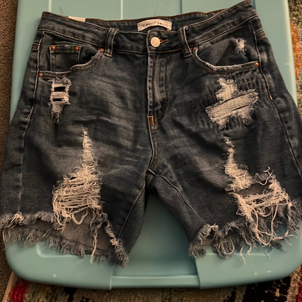Almost Famous distressed shorts size 5